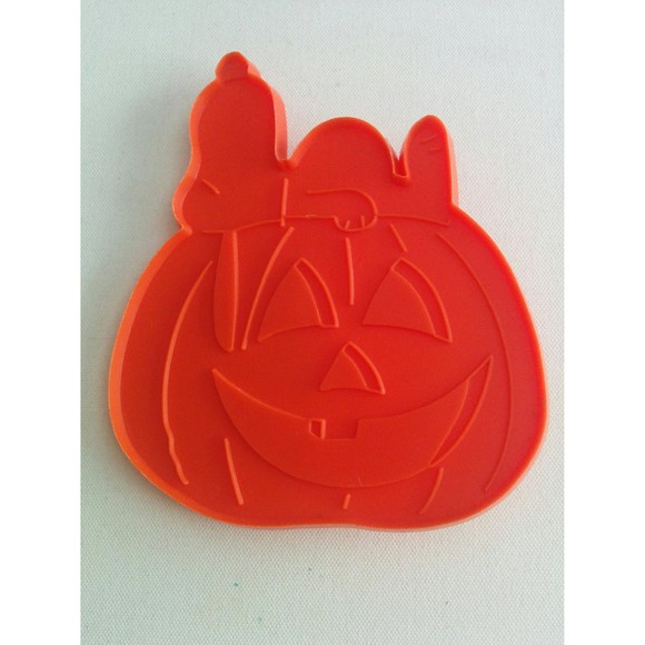 Charlie Brown Snoopy Great Pumpkin Cookie Cutter for Halloween Baking - Picture 1 of 5